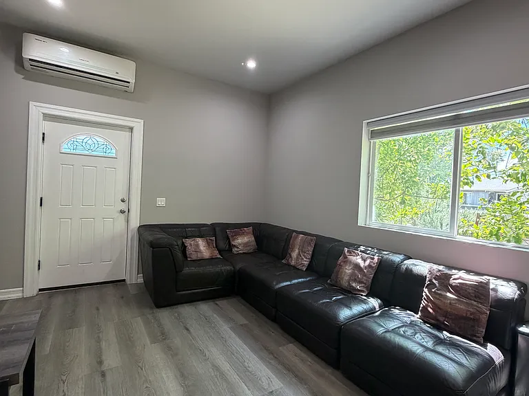 9316 Roslyndale Ave — Photo 7