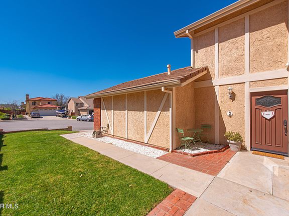 4th image of 830 Devon Ct