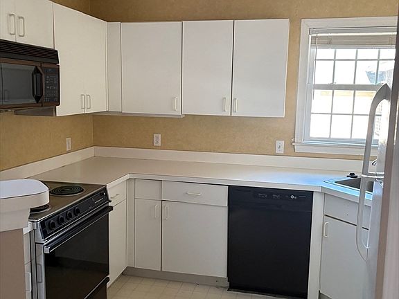 2nd image of 105 Bradford Commons Ln Unit 105