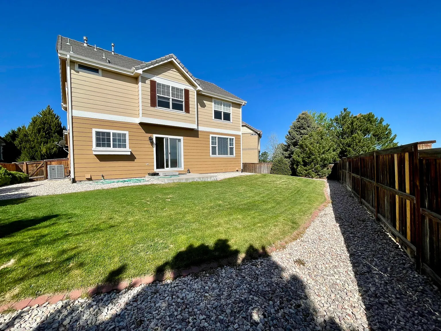 4 bed, 2.5 bath, 1927 sqft, $3,000 — Photo 4