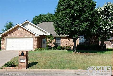 1st image of 1450 Oakwood Dr