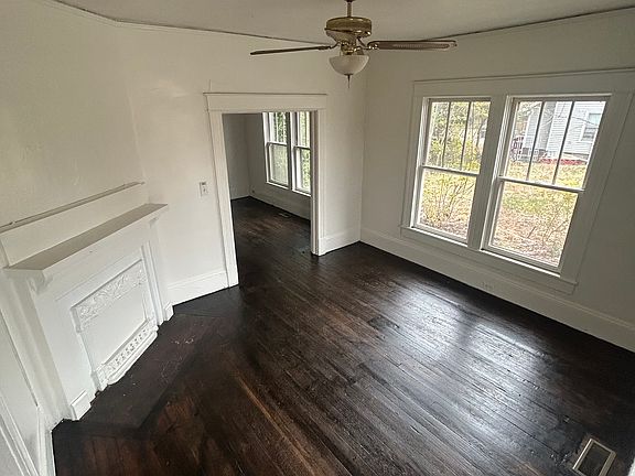 3rd image of 815 Lexington Ave