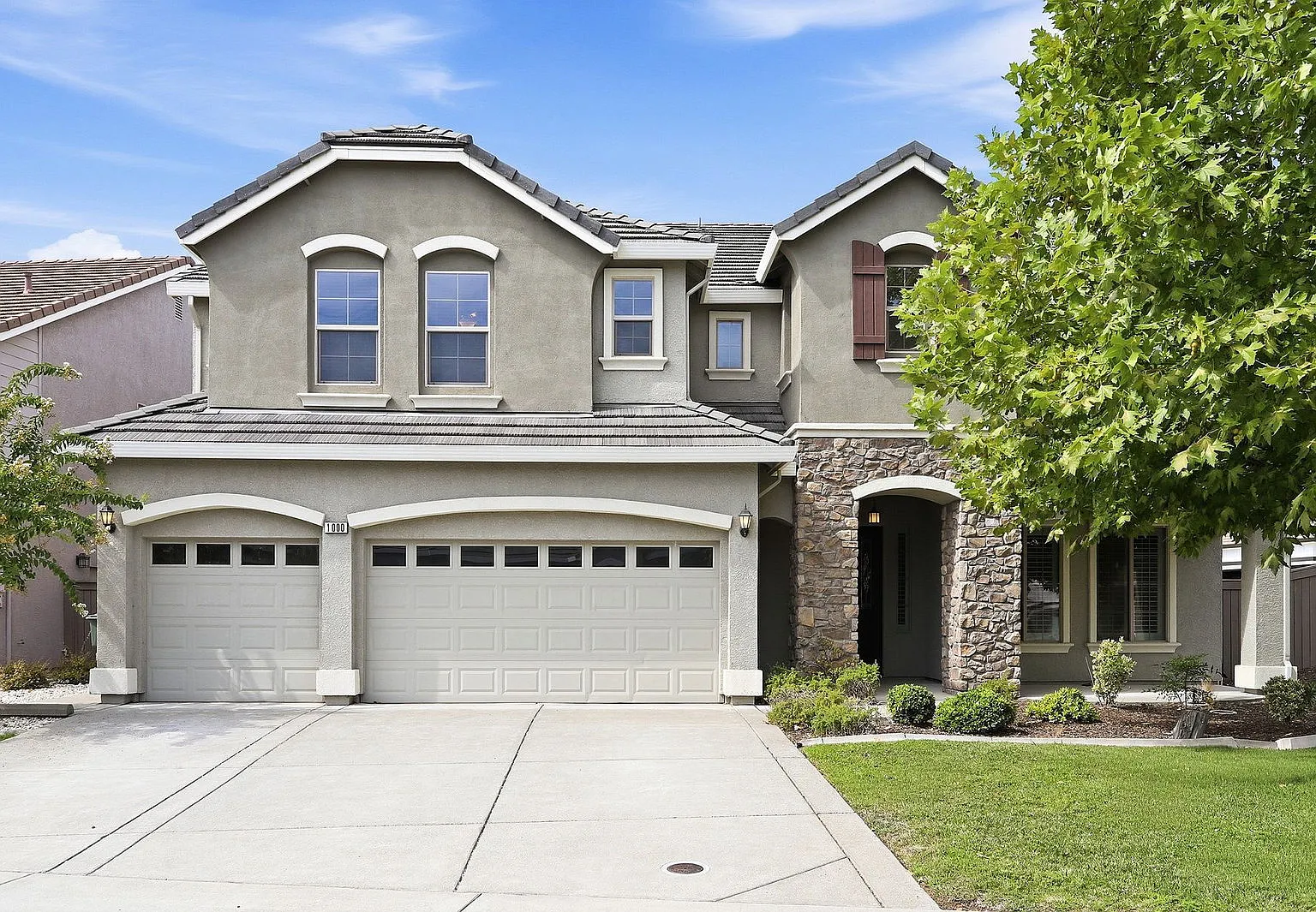 5 bed, 4.5 bath, 4000 sqft, $3,795 — Photo 1