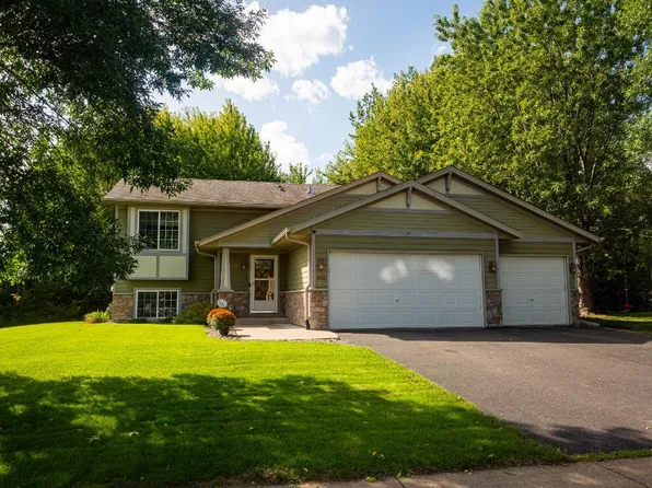 895 Marigold Dr, Cambridge, MN 55008