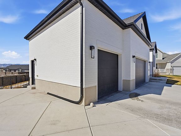4th image of 1437 W Valley Dr