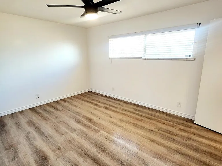 6542 S Victoria Ave — Photo 10