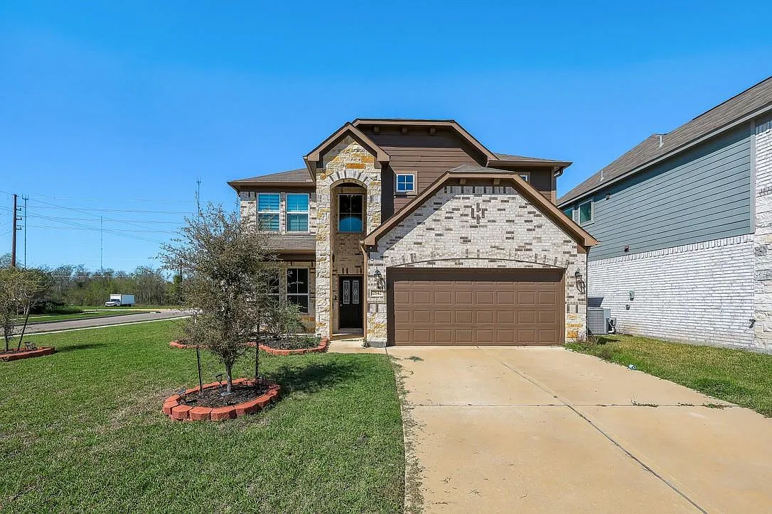 5 bed, 3.5 bath, 2856 sqft, $3,000 — Photo 2