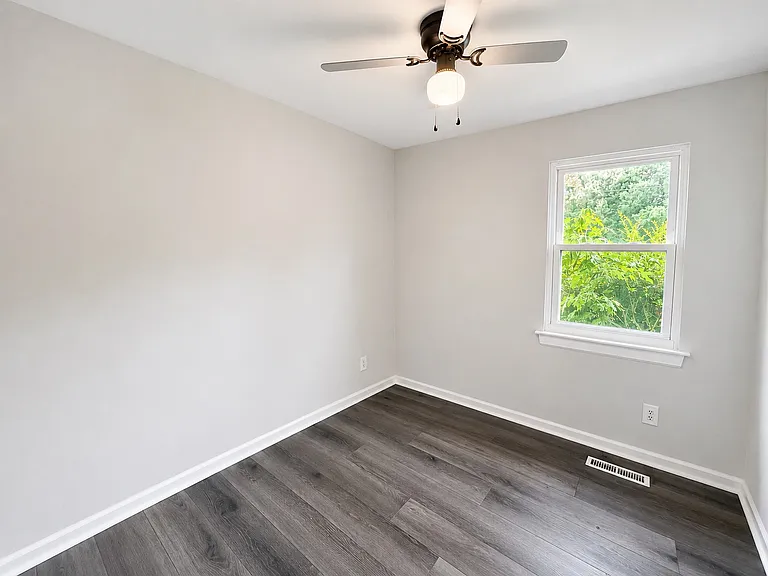 405 Institute Dr — Photo 8