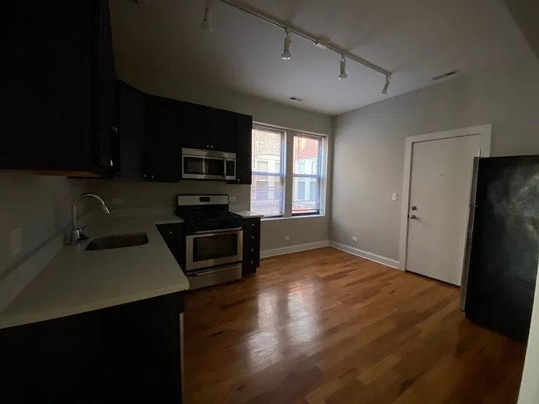 2540-42 W Augusta Blvd — Photo 11