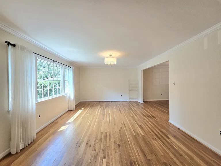 111 Tamarisk Ct — Photo 4