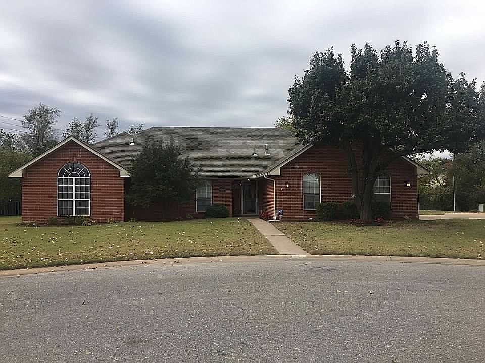 1st image of 2406 Arlington Dr
