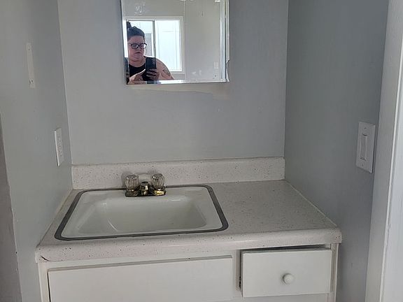 5th image of 218 N Willow Ave #13
