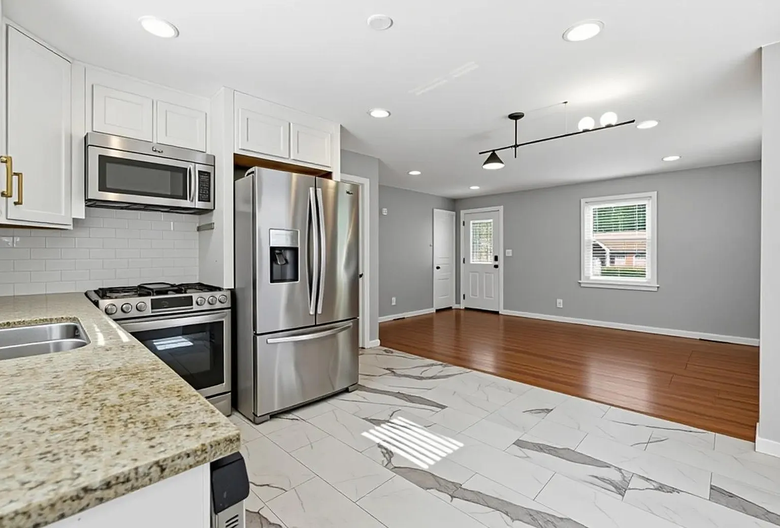 3 bed, 1556 sqft, $2,500 — Photo 2