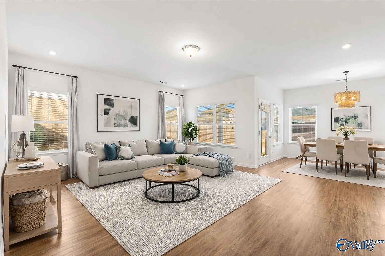 3 bed, 2.0 bath, 1781 sqft, $1,700 — Photo 3