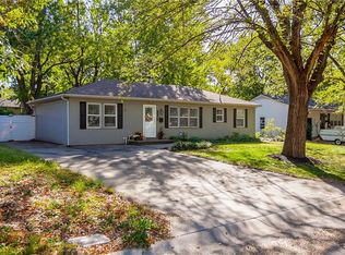 870 S Sheridan Cir, Olathe, KS 66061