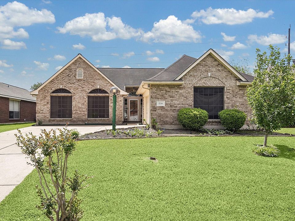 1st image of 2726 N Larkspur Cir