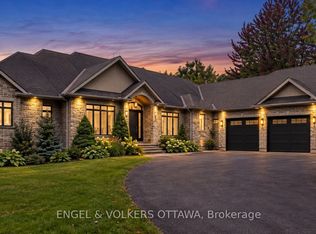 6043 Knights Dr, Ottawa, ON K4M 0A2