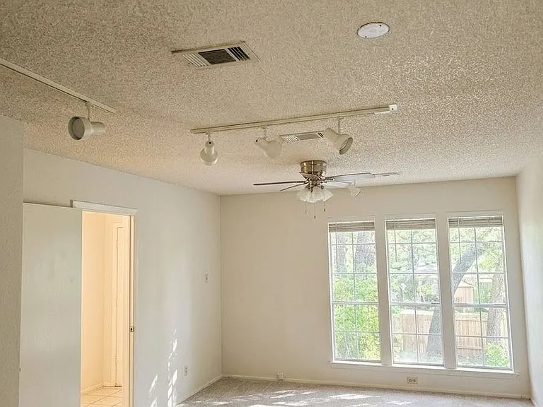 2314 Farnswood Cir — Photo 2