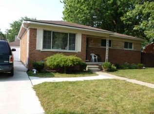 21730 Kingsville St, Harper Woods, MI 48225
