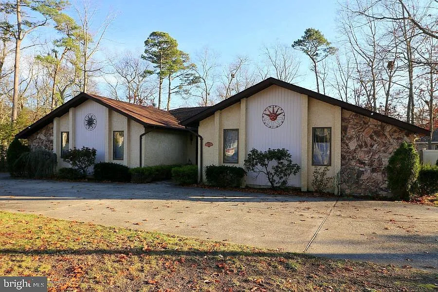 243 Lower Lake Dr photo 1