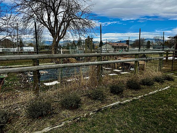 3rd image of 2734 Spurgin Rd