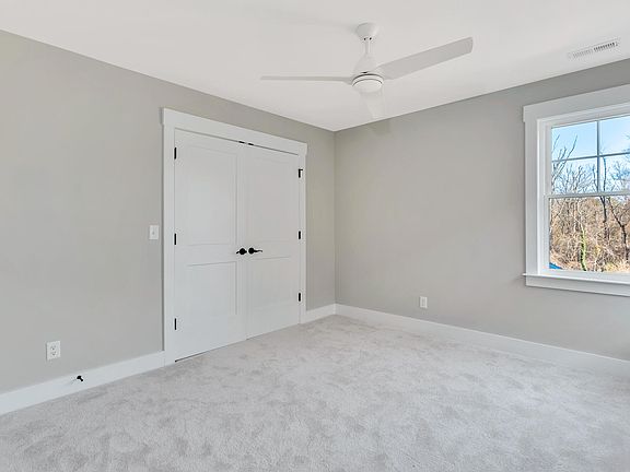 5th image of 1297 Thomas Ave