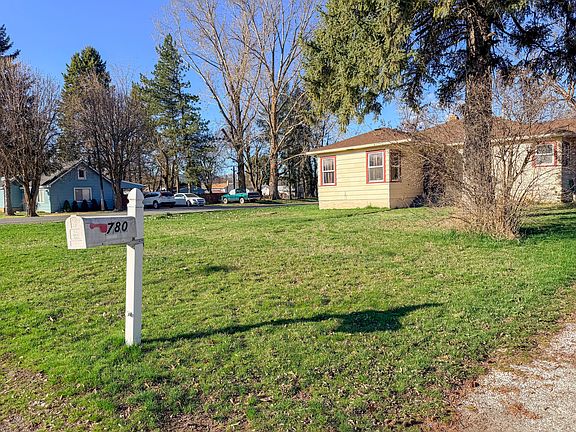 4th image of 780 S Larch St