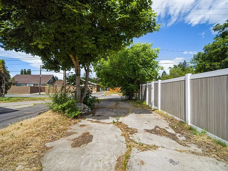 2527 W Liberty Ave — Photo 38