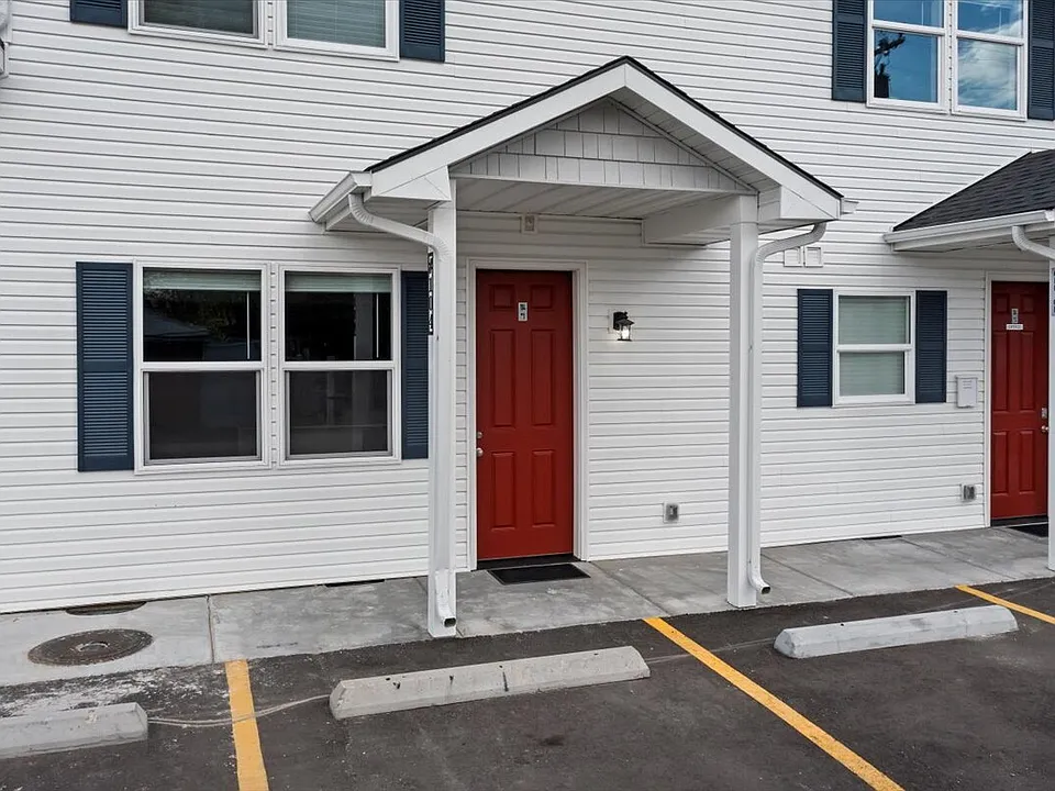 104 Davis Ave #1