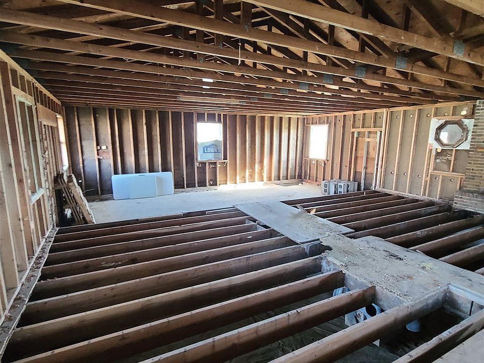 2nd image of 204 E Howard St