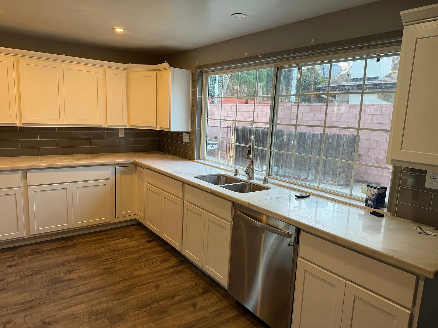 Beautiful Pool Home in the center of Simi Valley with Solar! — Photo 3