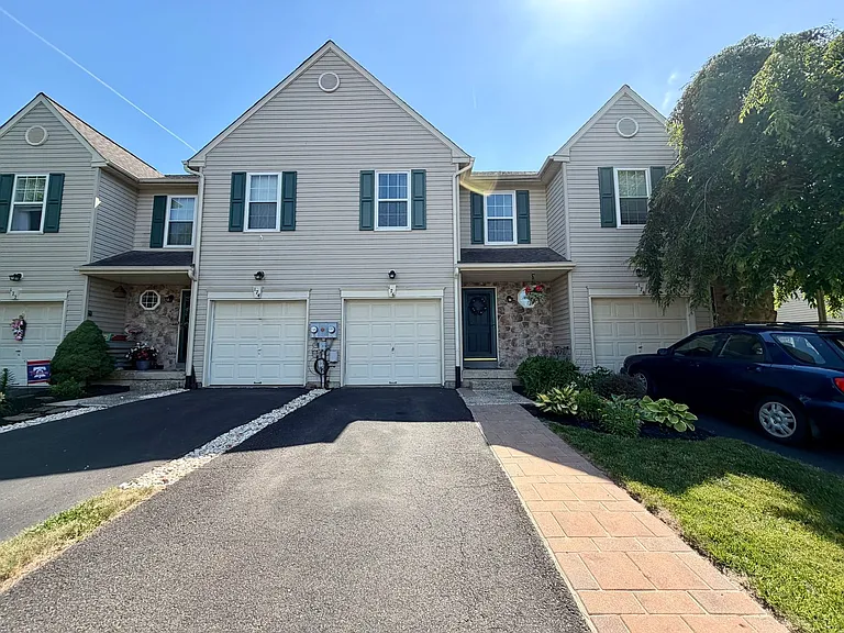 176 Strawberry Ln — Photo 4