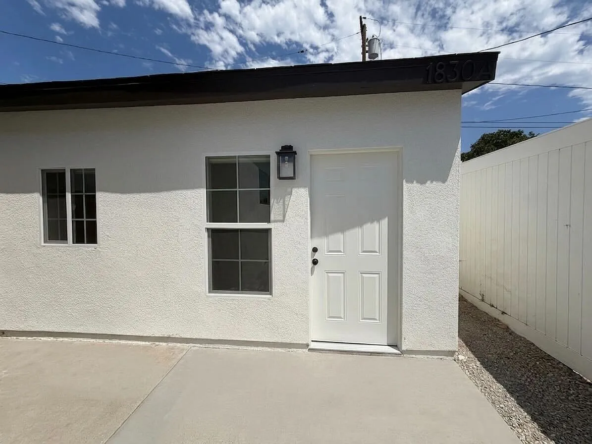 1 bed, 400 sqft, $2,200 — Photo 2