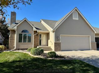 2804 Lakewood Cir, Grand Island, NE 68801