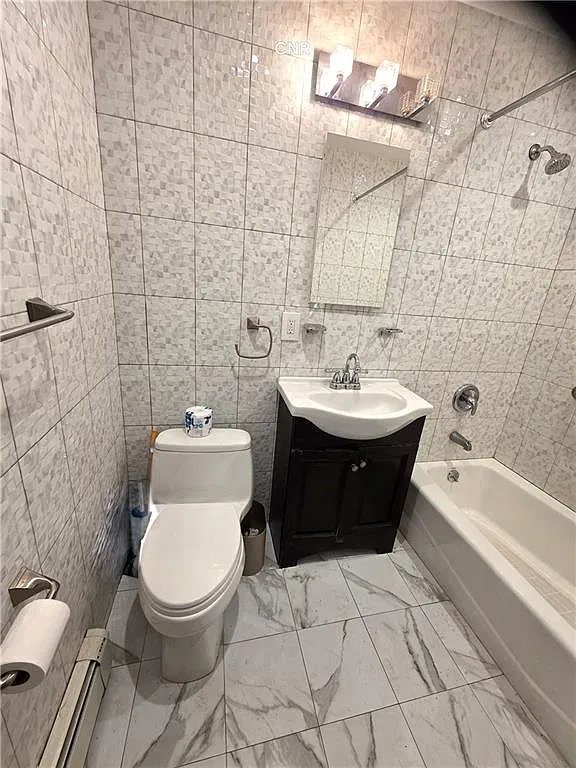 3 bed, 1.0 bath, 3487 sqft, $3,000 — Photo 4