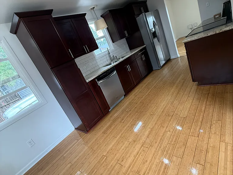 803 E 37th Ave — Photo 22