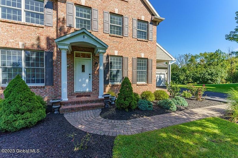 2nd image of 8 Wallbrook Court