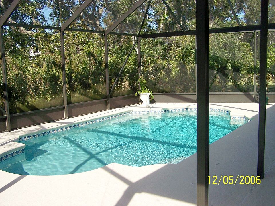 Beautiful Pool/Porch with Wooded back yard for privacy