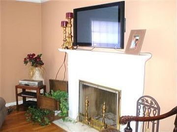 3rd image of 3400 Flintridge Cir