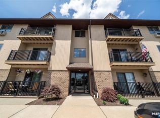 651 Riverside Ave APT B17, Lyndhurst, NJ 07071