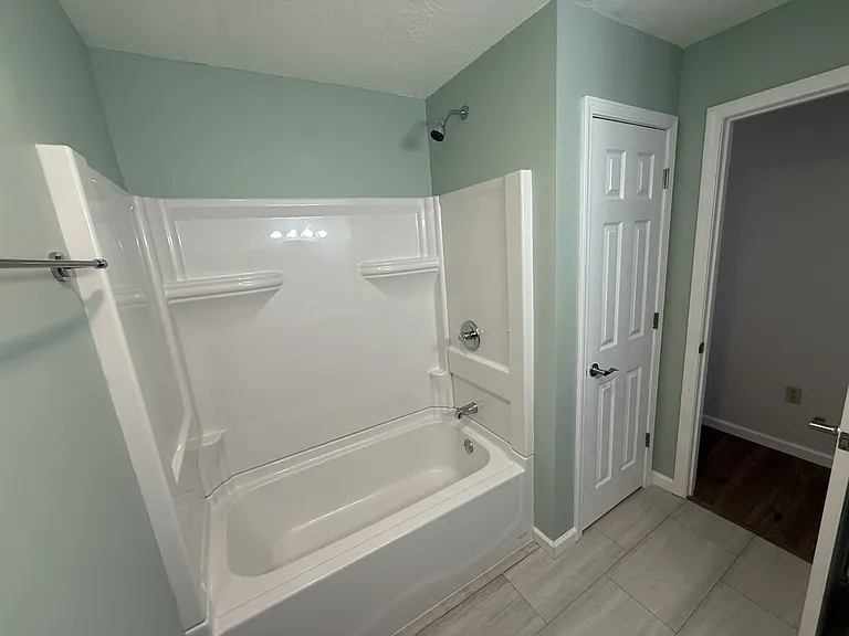 New Shower unit - See that shower head? Even Kareem Abdul Jabbar could get a respectable shower!