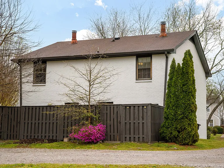 509 Alexander Dr — Photo 4