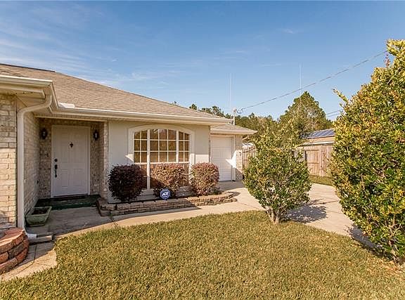 5th image of 204 W Cherrywood Ln