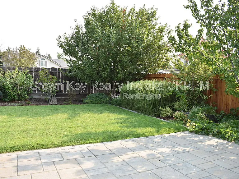 767 Bishop St — Photo 40