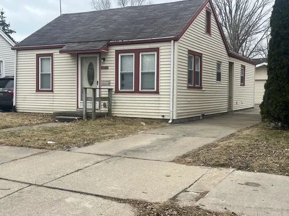 20852 Hollywood St, Harper Woods, MI 48225