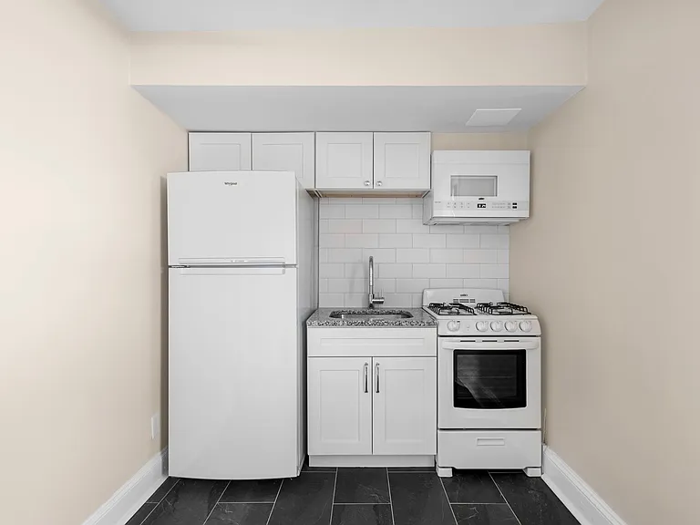 2025 Pine St #3F — Photo 9