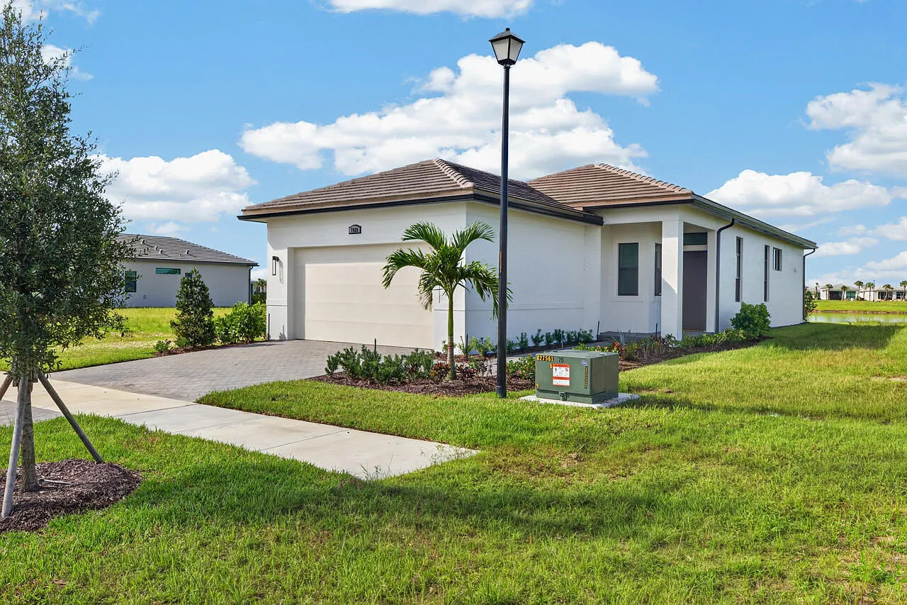 3 bed, 2.0 bath, 1547 sqft, $3,200 — Photo 2
