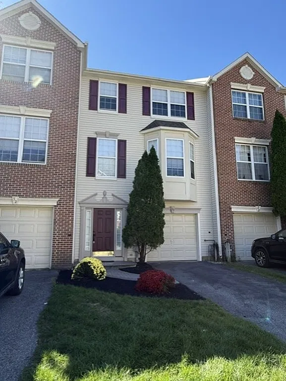 3 bed, 1.5 bath, 1814 sqft, $2,375 — Photo 1