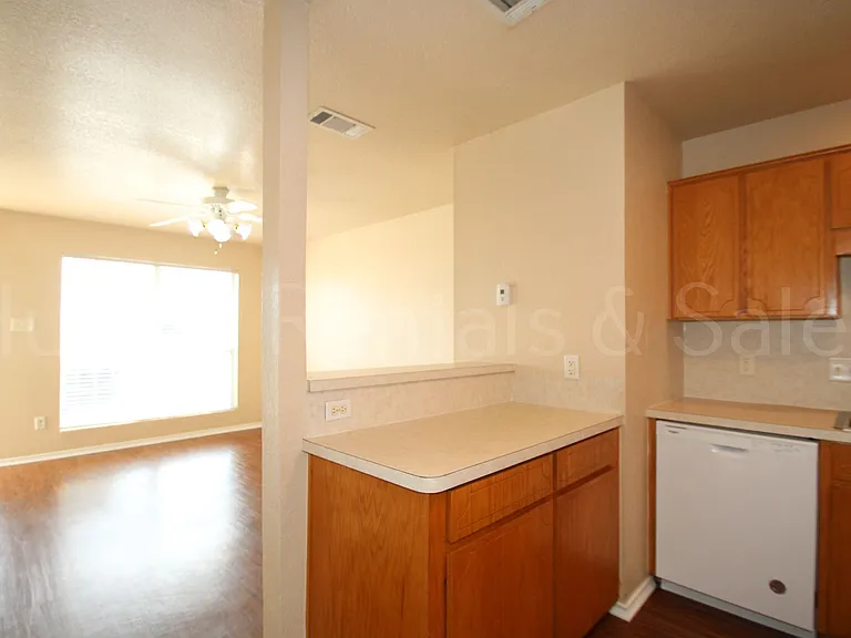 3904C Gus Dr — Photo 6