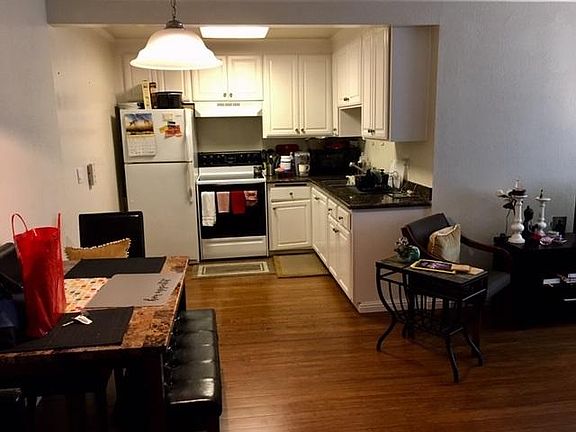 3rd image of 1743 Carmel Dr APT 33